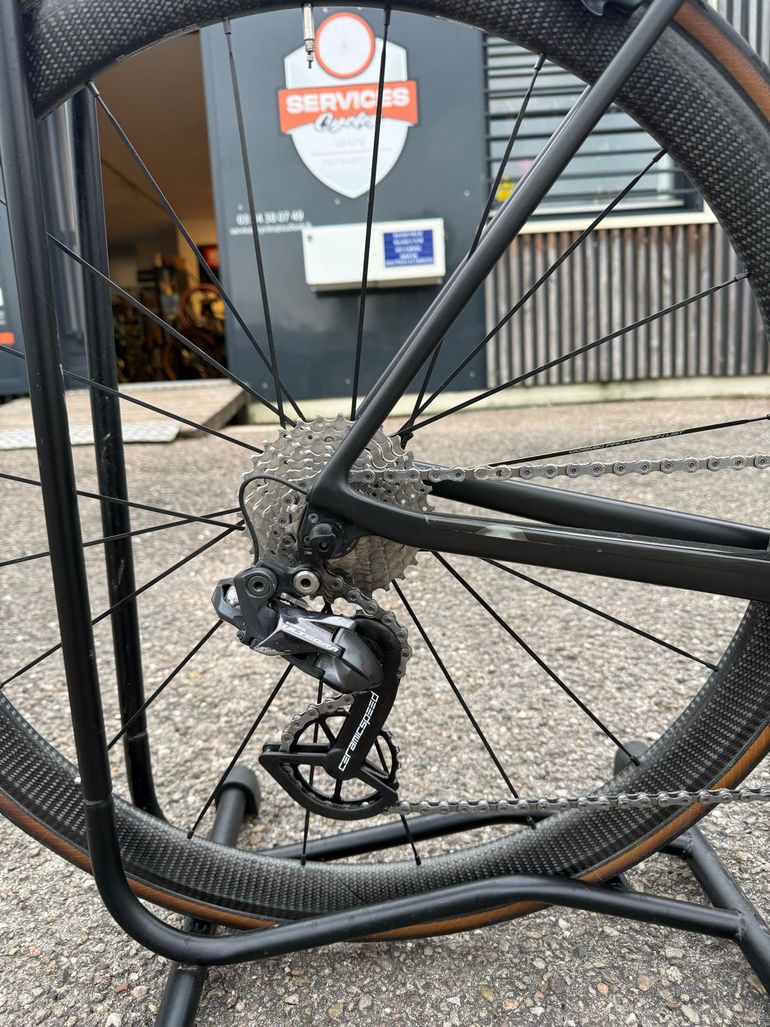 Used Canyon Ultimate CF SL Disc 8.0 Di2 2020 2020 Road & Gravel — image 7 of 14