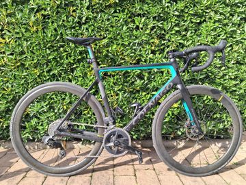 Colnago V3 Disc Rival AXS Bike 2022 2022 Road & Gravel usato