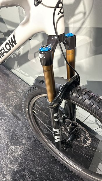 Used Amflow Amflow PX PRO Carbon (700wh) 2027 2027 Mountainbike, Gris claro — image 3 of 10