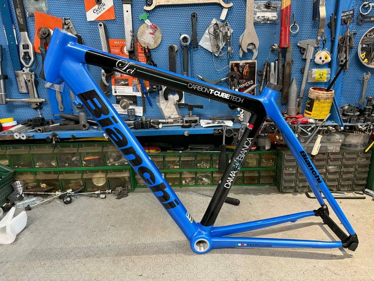 Used Bianchi Bianchi DAMA BIANCA LEI. NUOVO. NOS. Frameset 2015 Road & Gravel, Blue — image 2 of 12