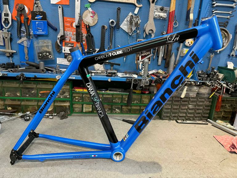 Used Bianchi Bianchi DAMA BIANCA LEI. NUOVO. NOS. Frameset 2015 Road & Gravel, Blue — image 1 of 12