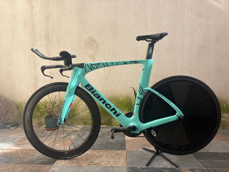 Used Bianchi Bianchi Aquila CV 2023 Road & Gravel — image 2 of 8