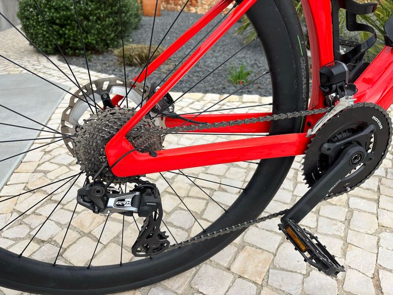 Used BMC Roadmachine 01 AMP TWO 2024 2024 Road & Gravel, Rosso — image 1 of 6