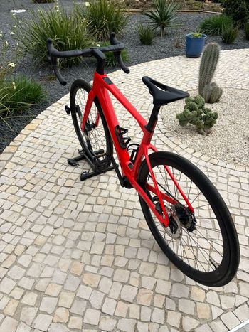 Used BMC Roadmachine 01 AMP TWO 2024 2024 Road & Gravel, Rosso — image 2 of 6