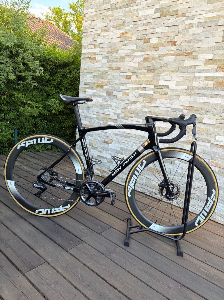 Used Eddy Merckx 525 Shimano Dura Ace Di2 2023 Road & Gravel, Schwarz — image 1 of 23