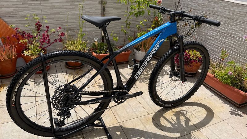 Used Berria BRAVO SRAM X01 Eagle AXS 2021 Mountainbike, Blue — image 1 of 13