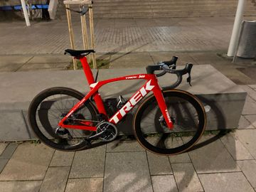 Trek Madone SRAM Red eTap AXS 2023 Road & Gravel usato