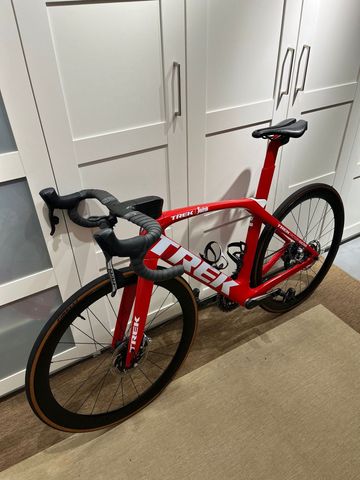 Brugt Trek Madone SRAM Red eTap AXS 2023 Road & Gravel — billede 2 af 4