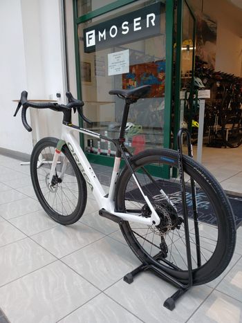 Used Orbea GAIN M30 2025 2025 Road & Gravel, White — image 2 of 10