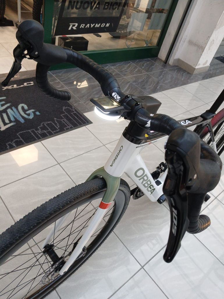 Used Orbea GAIN M30 2025 2025 Road & Gravel, White — image 4 of 10