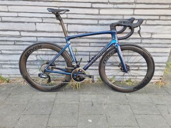 Used Specialized S-Works Tarmac SL7 - SRAM Red eTap AXS 2023 2023 Road & Gravel — image 3 of 9
