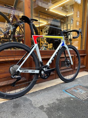 Used Look 795 BLADE RS 2 DISC ULTEGRA DI2 12V WHITE PLATINIUM 2026 Road & Gravel, White — image 3 of 8