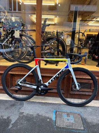 Used Look 795 BLADE RS 2 DISC ULTEGRA DI2 12V WHITE PLATINIUM 2026 Road & Gravel, White — image 2 of 8
