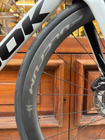 Used Look 795 BLADE RS 2 DISC ULTEGRA DI2 12V WHITE PLATINIUM 2026 Road & Gravel, White — image 6 of 8