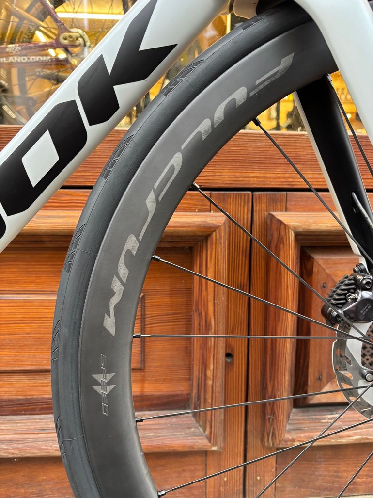 Used Look 795 BLADE RS 2 DISC ULTEGRA DI2 12V WHITE PLATINIUM 2026 Road & Gravel, White — image 6 of 8