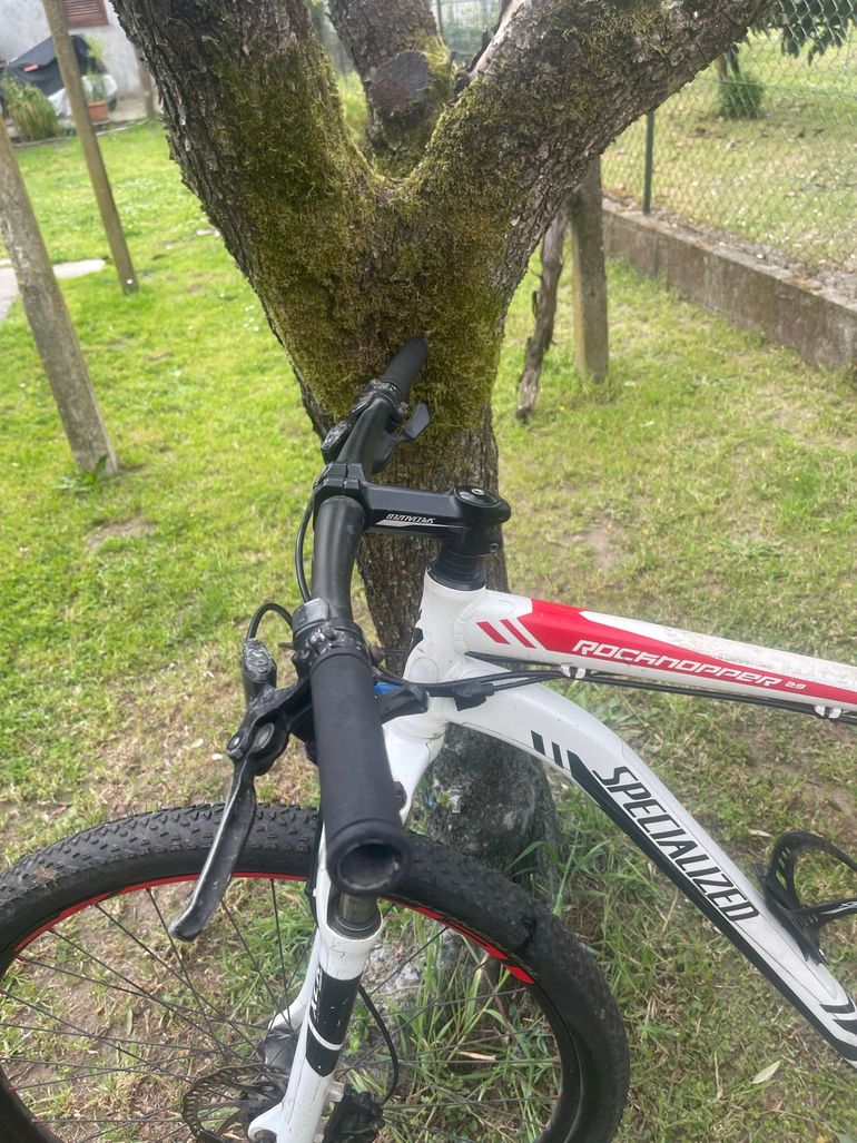 Used Specialized Men's Rockhopper 2018 2018 Mountainbike, White, 29 — image 3 of 7