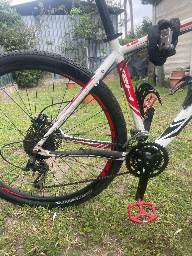 Used Specialized Men's Rockhopper 2018 2018 Mountainbike, White, 29 — image 2 of 7