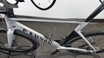 Used Canyon Aeroad CF SL Disc 8.0 Di2 2020 2020 Road & Gravel — image 6 of 17