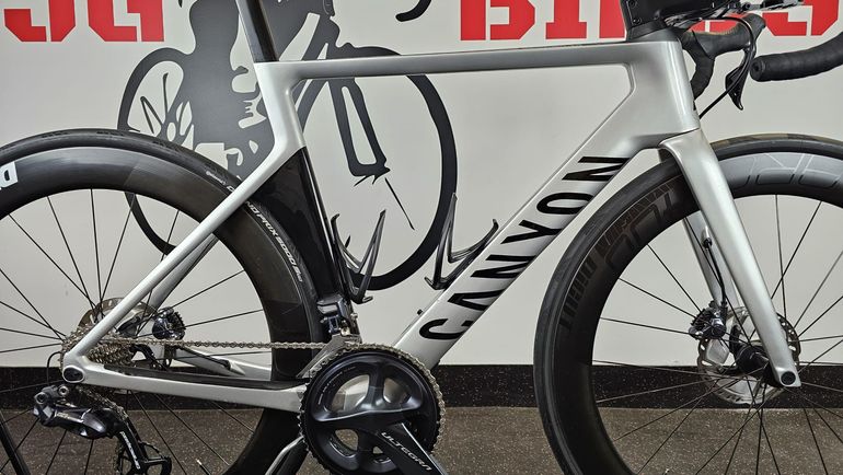 Used Canyon Aeroad CF SL Disc 8.0 Di2 2020 2020 Road & Gravel — image 2 of 17
