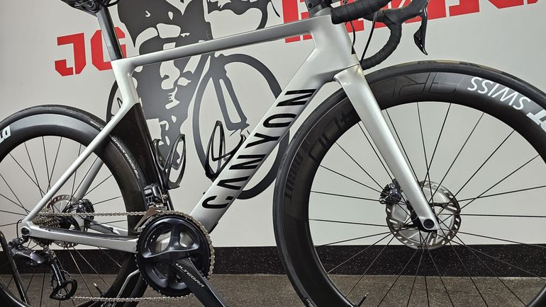 Used Canyon Aeroad CF SL Disc 8.0 Di2 2020 2020 Road & Gravel — image 8 of 17