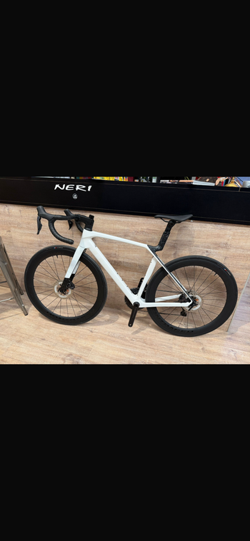 Used Trek Madone SL 7 2027 2027 Road & Gravel, White — image 5 of 5