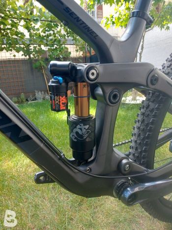 Used Transition V2 Carbon 2022 Mountainbike, Light Gray, 29 — image 9 of 10