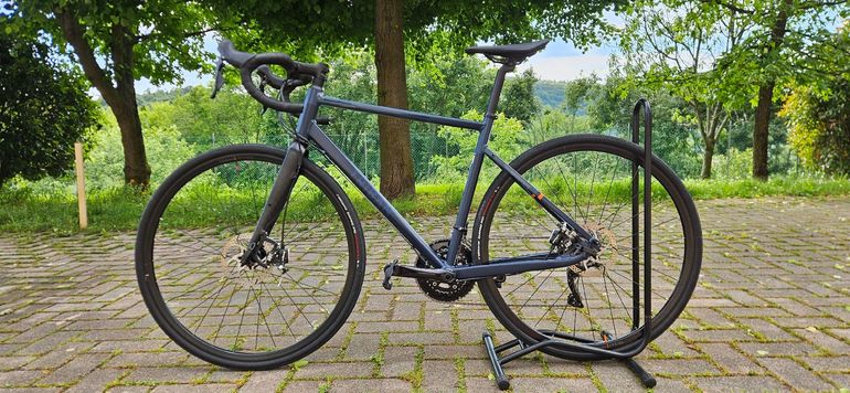 Used TRIBAN RC520 Disc Road Bike - 105 2021 2021 Road & Gravel — image 2 of 7
