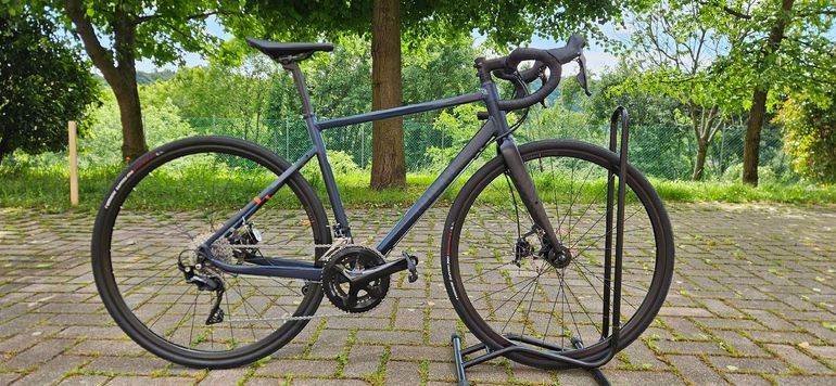 Used TRIBAN RC520 Disc Road Bike - 105 2021 2021 Road & Gravel — image 1 of 7