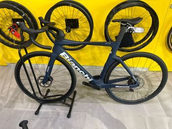 Used Bianchi Oltre Comp 105 Di2 2025 2025 Road & Gravel — image 4 of 4