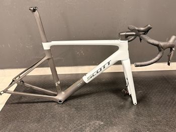 Used Scott Addict RC Pro 2025 Frameset 2025 Road & Gravel, White — image 8 of 11
