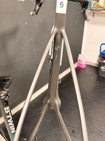 Used Scott Addict RC Pro 2025 Frameset 2025 Road & Gravel — image 4 of 13