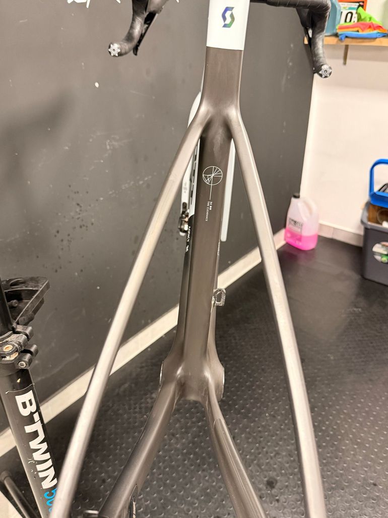 Used Scott Addict RC Pro 2025 Frameset 2025 Road & Gravel — image 4 of 13