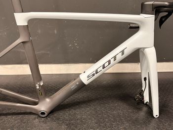 Used Scott Addict RC Pro 2025 Frameset 2025 Road & Gravel, White — image 9 of 11
