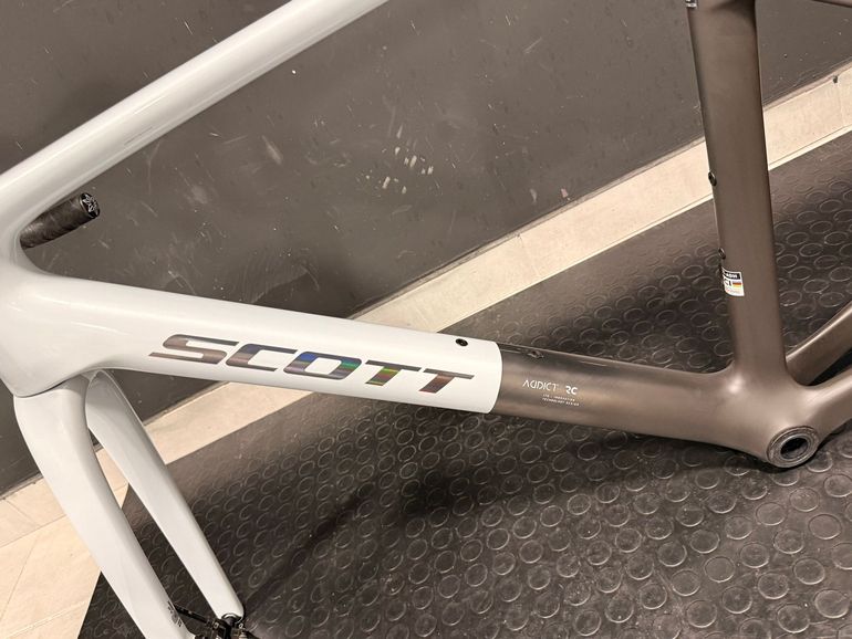 Used Scott Addict RC Pro 2025 Frameset 2025 Road & Gravel, White — image 3 of 11
