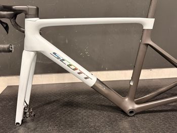 Used Scott Addict RC Pro 2025 Frameset 2025 Road & Gravel, White — image 2 of 11
