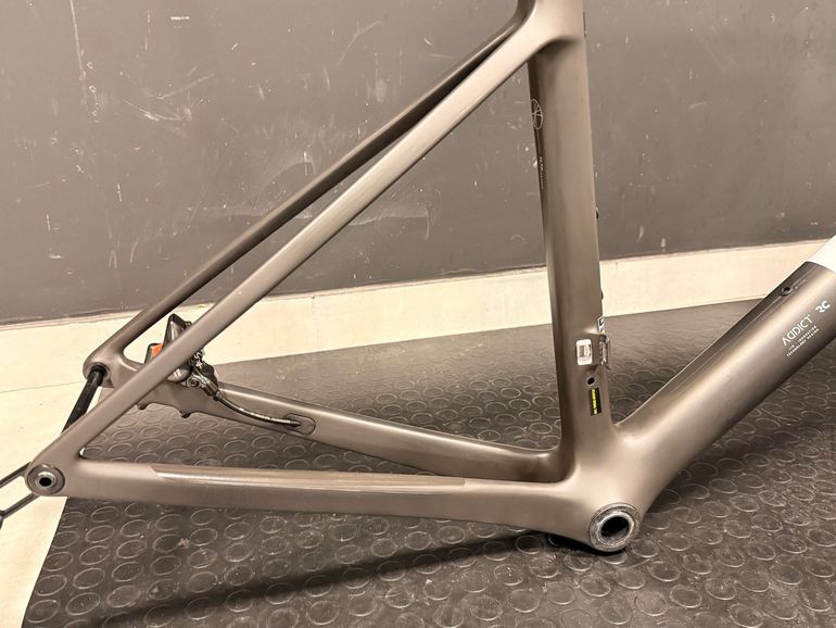 Used Scott Addict RC Pro 2025 Frameset 2025 Road & Gravel, White — image 10 of 11