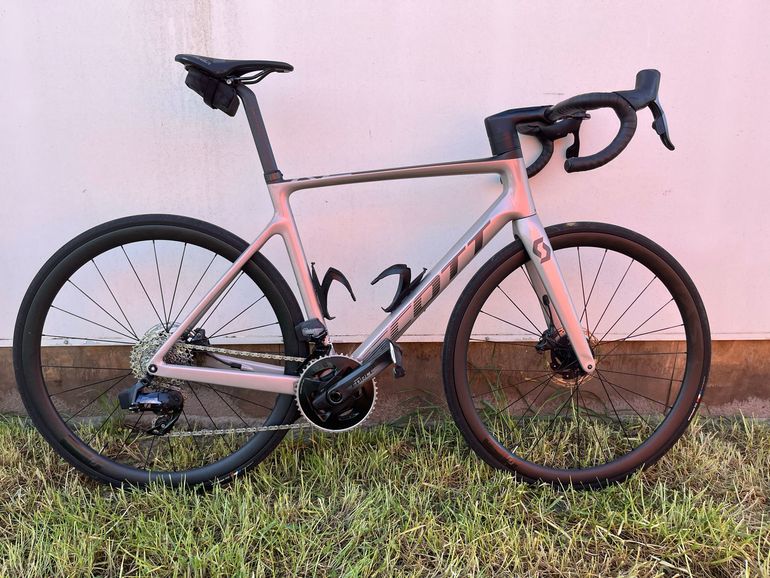 Used Scott Addict RC 10 2022 2022 Road & Gravel, Hellgrau — image 2 of 3