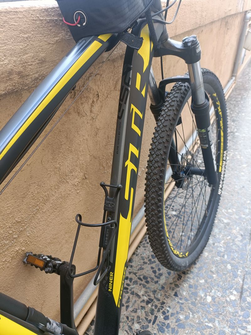 Used Faema Stratos 2022 Mountainbike, Black — image 9 of 10