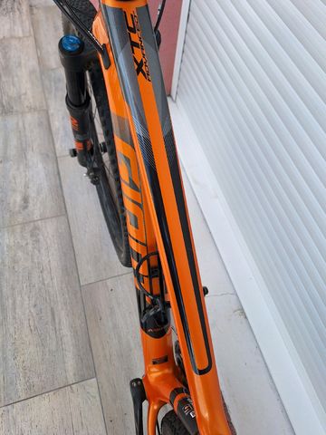 Used Giant Xtc Shimano Deore XT 2019 Mountainbike, Orange — image 11 of 16