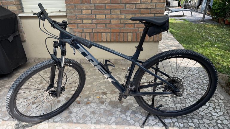 Used Trek Marlin 7 Gen 2 2023 2023 Mountainbike, Blue, 27.5, 29 — image 2 of 10