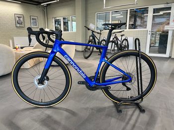 Used Cannondale SuperSix EVO Crb 2 Sonic Blue 2024-2025 2024 Road & Gravel — image 2 of 11