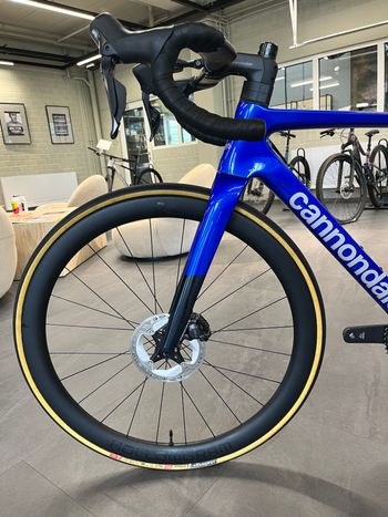 Used Cannondale SuperSix EVO Crb 2 Sonic Blue 2024-2025 2024 Road & Gravel — image 3 of 11