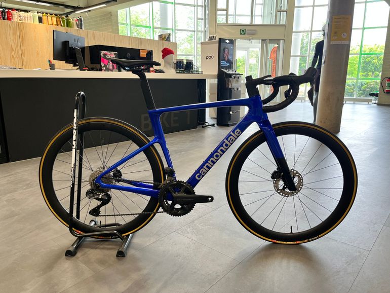 Used Cannondale SuperSix EVO Crb 2 Sonic Blue 2024-2025 2024 Road & Gravel — image 1 of 11