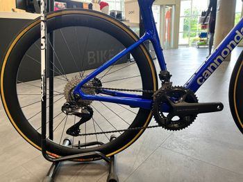 Used Cannondale SuperSix EVO Crb 2 Sonic Blue 2024-2025 2024 Road & Gravel — image 6 of 11