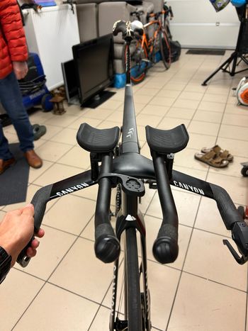 Used Canyon Speedmax CFR TT DISC 2021 2021 Road & Gravel — image 5 of 6