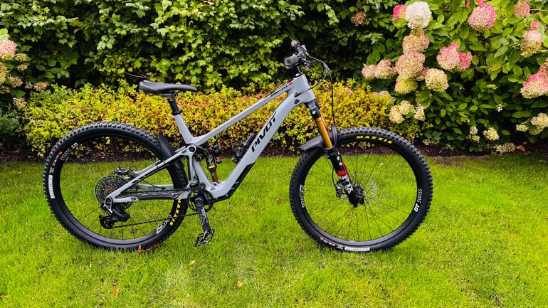 Used Pivot SHUTTLE SL Pro X0 Eagle Transmission 2024 2024 Mountainbike — image 1 of 8