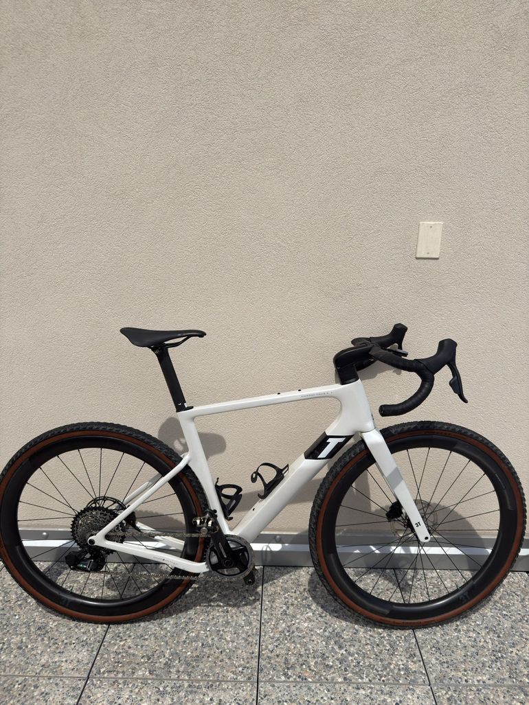 Used 3T SRAM Force eTap AXS 2022 Road & Gravel, White — image 1 of 10