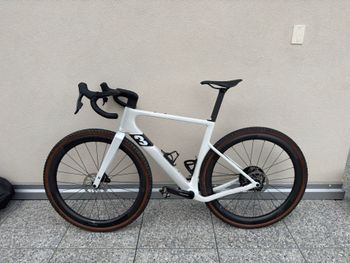 Used 3T SRAM Force eTap AXS 2022 Road & Gravel, White — image 2 of 10