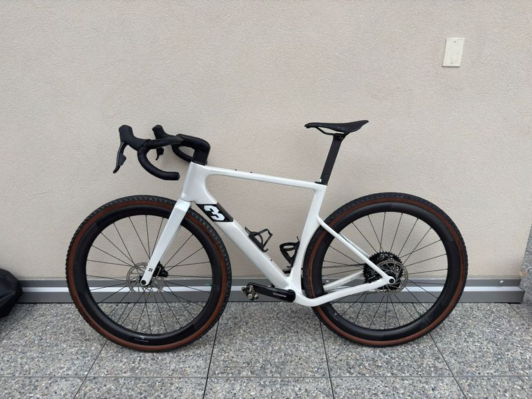 Used 3T SRAM Force eTap AXS 2022 Road & Gravel, White — image 2 of 10