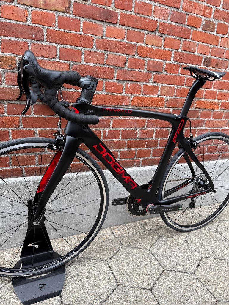 Used Pinarello Dogma Campagnolo Chorus 2024 Road & Gravel, Black — image 12 of 14